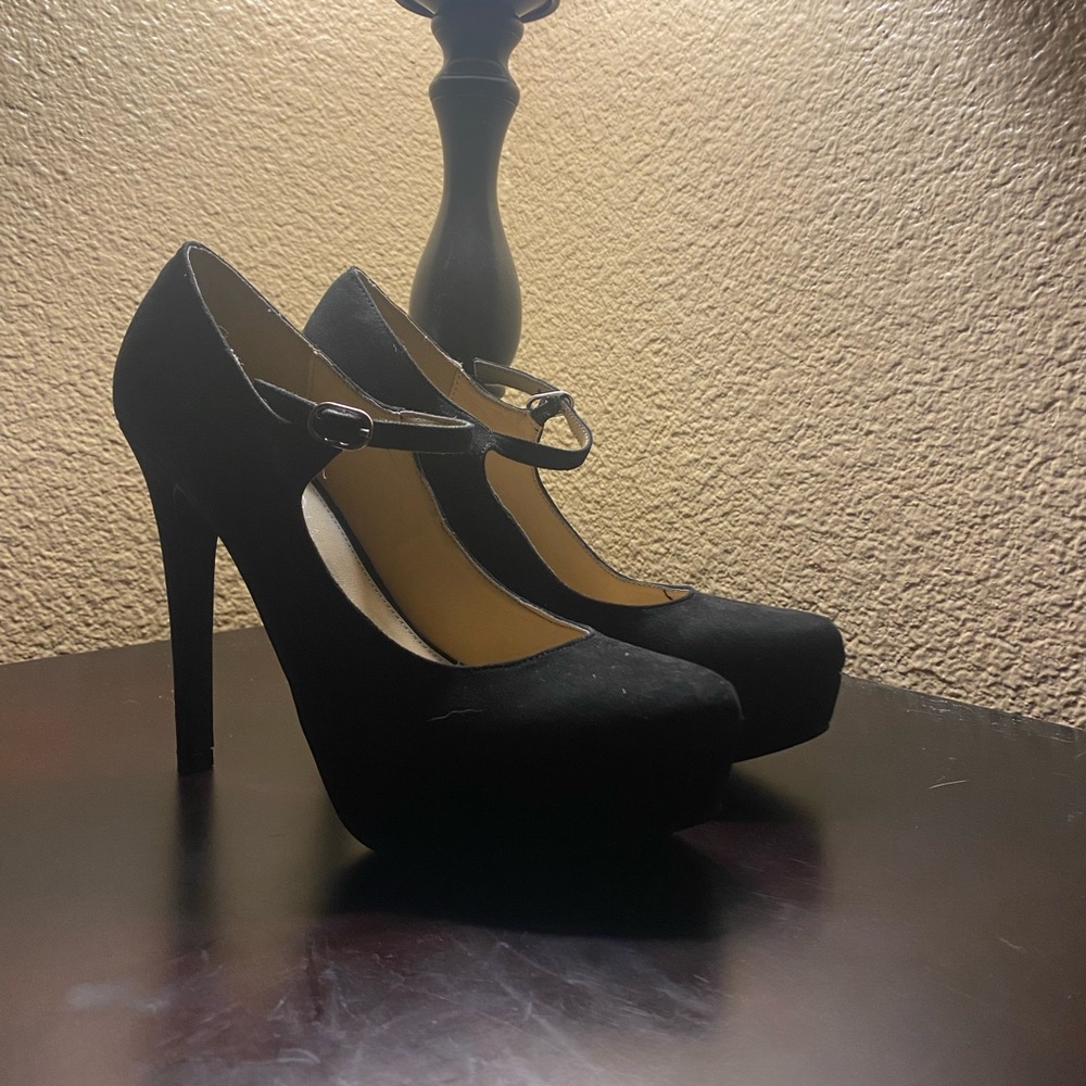Black 7 1/2 heels